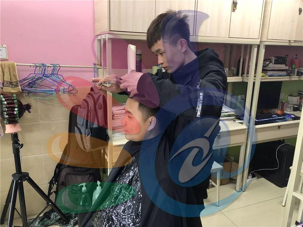 为什么你家楼下的理发店老板，也开始找新能源投资咨询公司了？