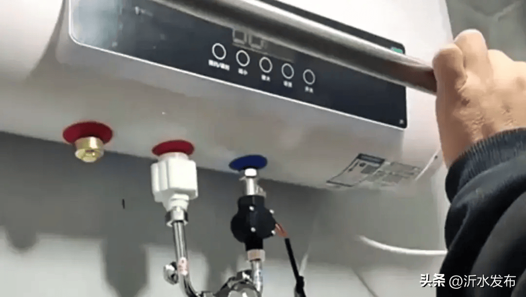 那天修热水器,师傅一句话点醒了我 那天修热水器,师傅一句话点醒了我