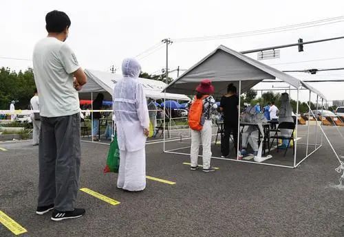 唠唠今天石家庄疫情那点事儿，菜市场、核酸、还有逐渐热闹的街道