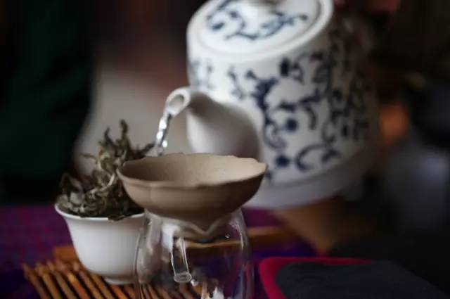 今早泡茶时刷到的这条消息 让我放下了手中的茶杯